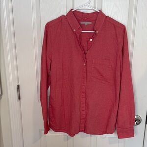 100% cotton GAP Button-Down Shirt in Red front pocket